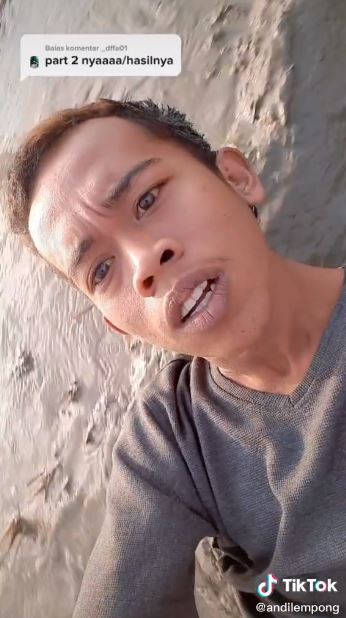 Rela diseret ke sawah demi konten, hasil video pria ini kocak