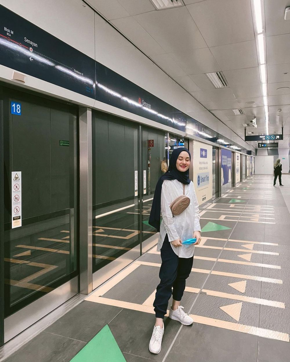 10 Beda gaya outift keseharian Lesty Kejora dan Dinda Hauw