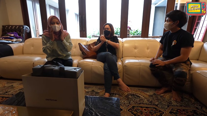 10 Momen Maia Estianty ke rumah Atta & Aurel, beri kado mewah