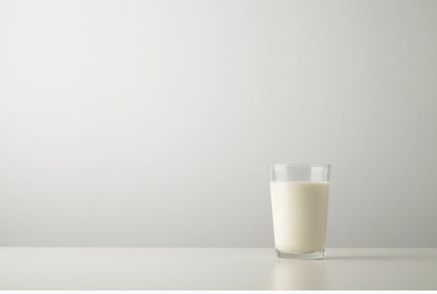 6 Minuman ini bantu hilangkan efek samping usai makan pedas