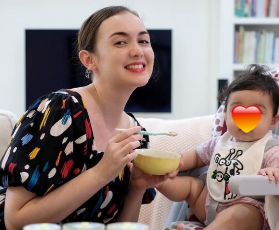 10 Momen Rianti Cartwright momong sang anak, penuh kasih sayang