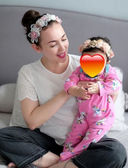 10 Momen Rianti Cartwright momong sang anak, penuh kasih sayang