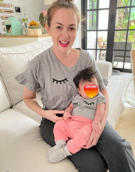 10 Momen Rianti Cartwright momong sang anak, penuh kasih sayang