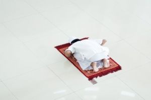 Tata cara sholat jamak takhir maghrib dan isya beserta syarat dan niat