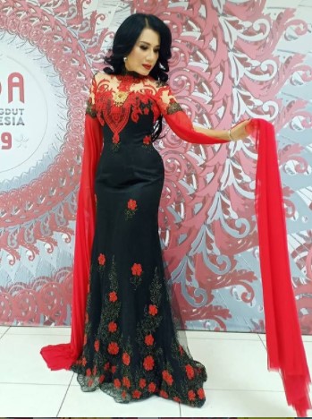 10 Potret terbaru Rita Sugiarto, awet muda dan glamor di usia 60 tahun