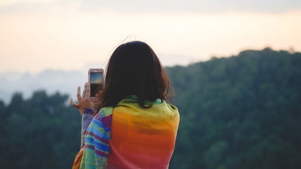 6 Trik hasilkan foto outdoor estetik pakai smartphone, mudah dicoba
