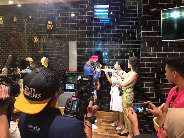 Potret kejutan 9 seleb untuk asisten, hangat bak keluarga sendiri