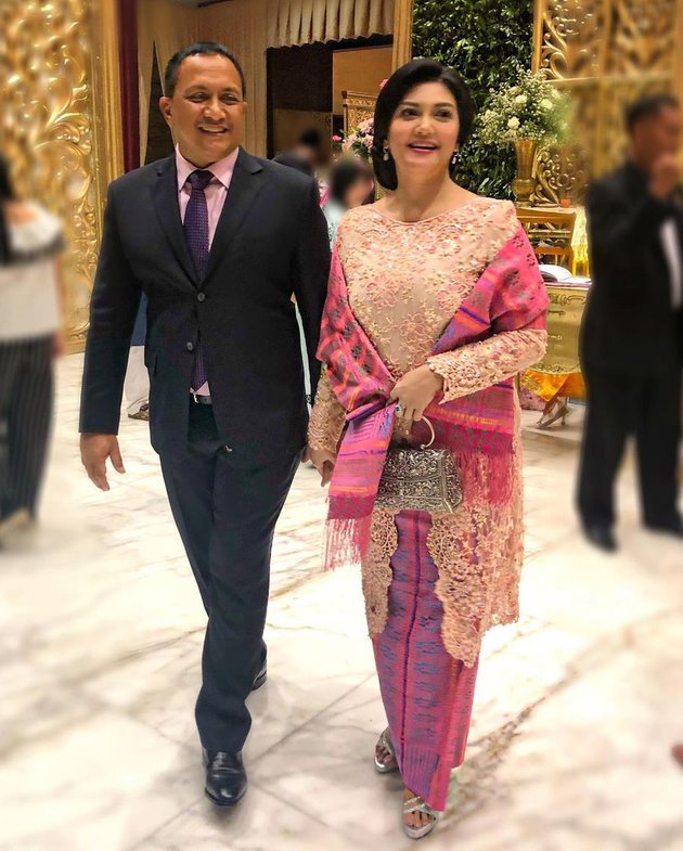 10 Potret Bella Shapira kenakan kebaya dan sanggul, anggun memesona