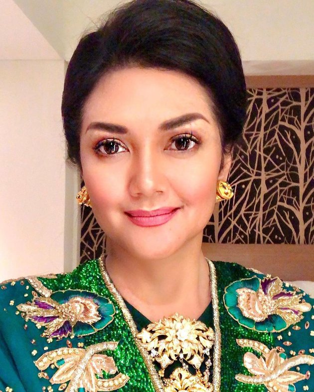 10 Potret Bella Shapira kenakan kebaya dan sanggul, anggun memesona
