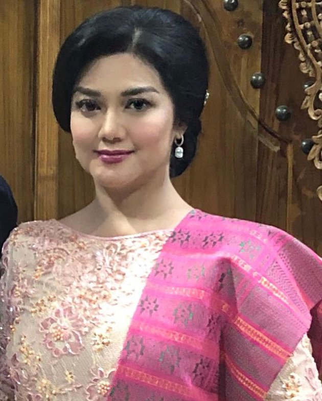 10 Potret Bella Shapira kenakan kebaya dan sanggul, anggun memesona