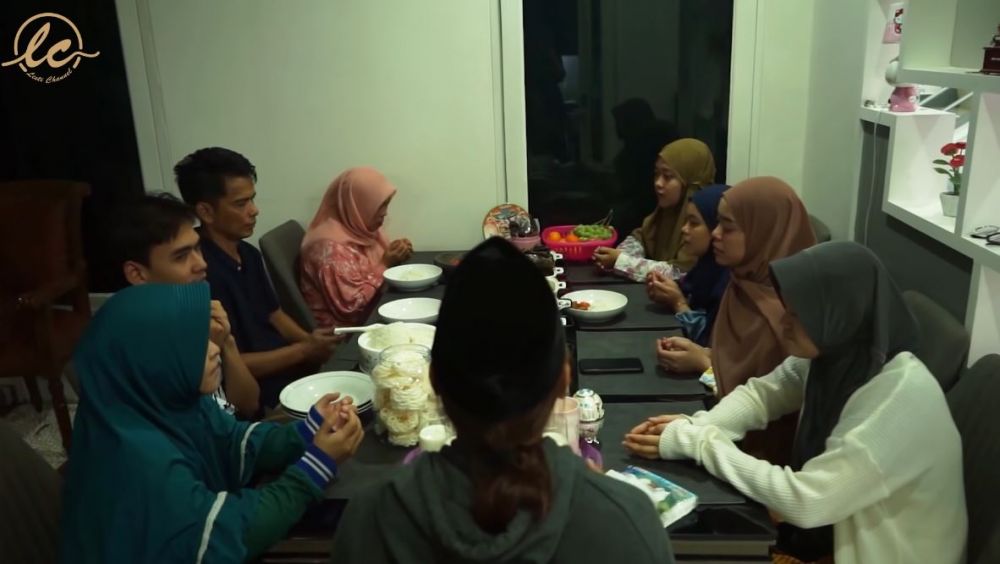 10 Potret Lesty Kejora saat sahur, paras naturalnya curi perhatian