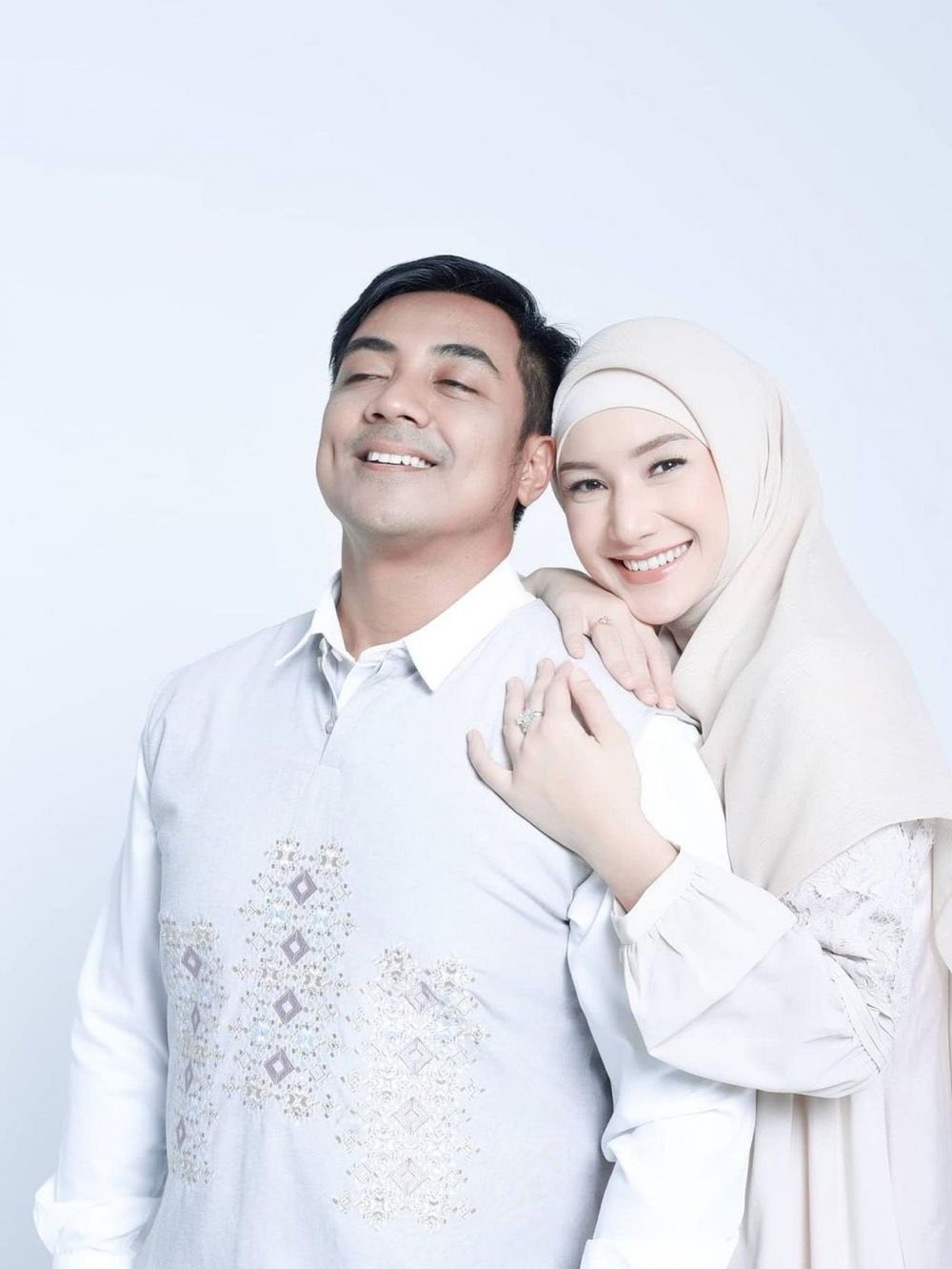 8 Momen ustaz Tanah Air tampil kompak dengan istri, pakai baju senada