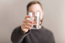 Cegah dehidrasi saat puasa, ini panduan minum air putih saat Ramadhan