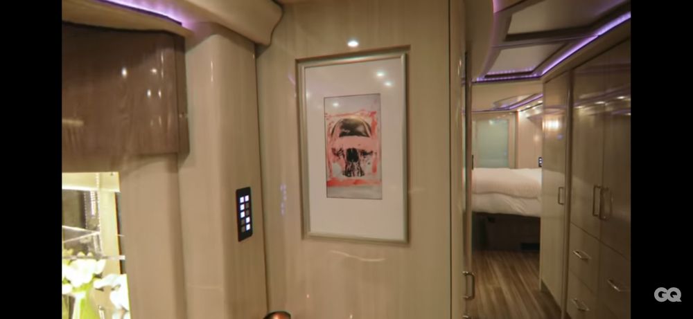 12 Penampakan mini bus milik Justin Bieber, mewah bak bintang 5