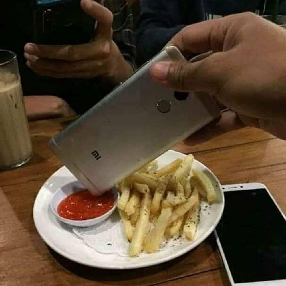 10 Momen lucu 'terbalik' ini bikin kamu mikir keras seharian 