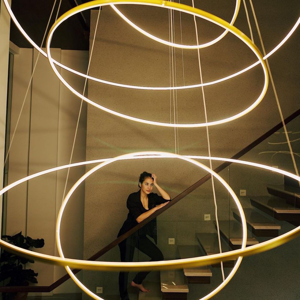 8 Potret detail interior rumah Pevita Pearce, hiasan lampunya unik