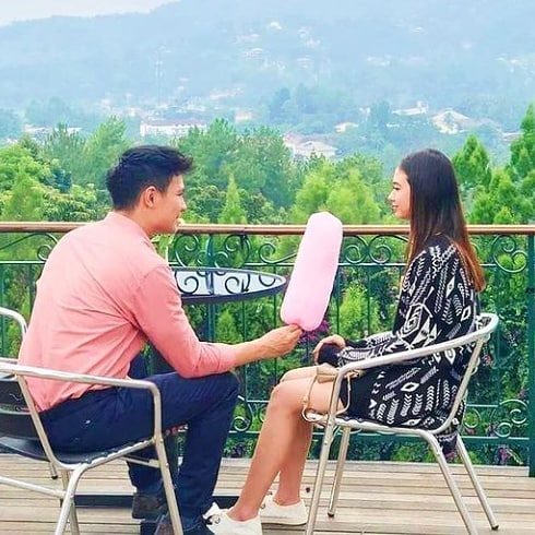 10 Momen mesra Yuki Kato dan Fero Walandouw, bak pasangan kekasih