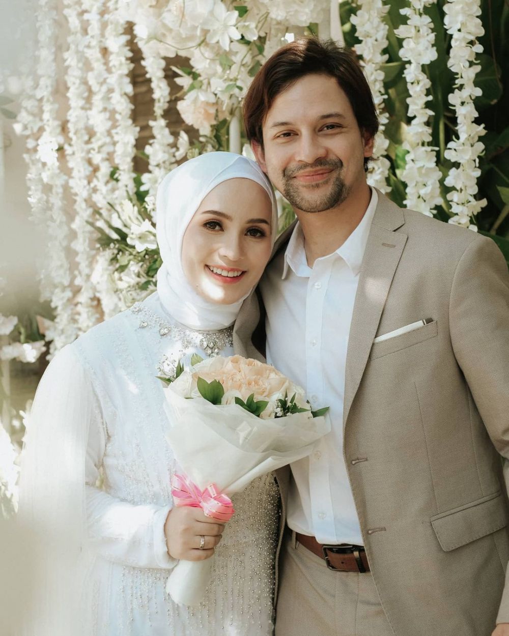 Tampil beda, ini 10 gaya Lidi Brugman istri Lucky Perdana pakai hijab