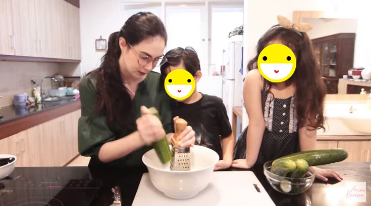 8 Momen Arumi Bachsin bikin takjil buka puasa, menunya curi perhatian