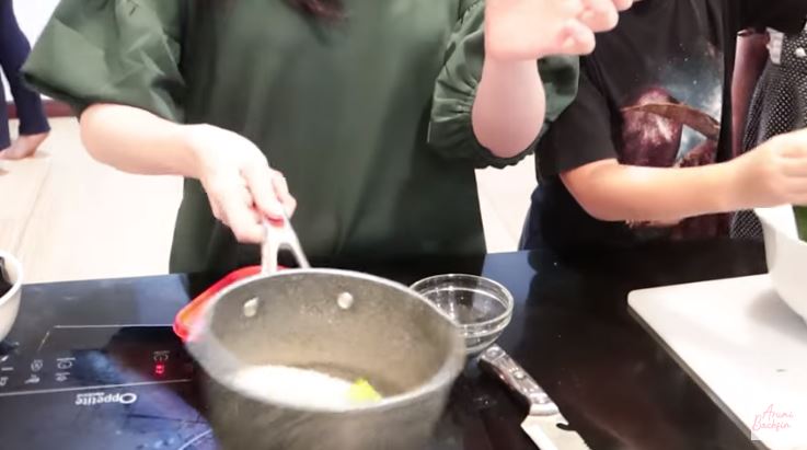 8 Momen Arumi Bachsin bikin takjil buka puasa, menunya curi perhatian