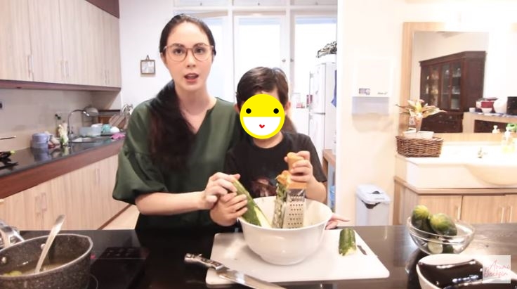 8 Momen Arumi Bachsin bikin takjil buka puasa, menunya curi perhatian