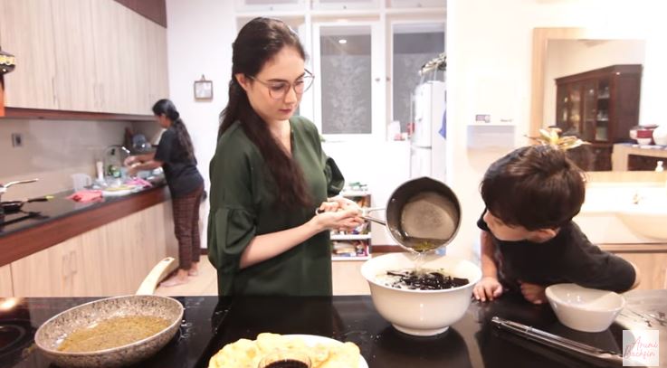 8 Momen Arumi Bachsin bikin takjil buka puasa, menunya curi perhatian