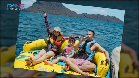 10 Beda gaya Raffi Ahmad dan Baim Wong saat momong anak
