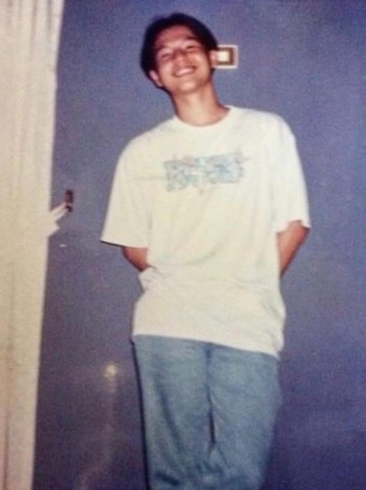 12 Transformasi Ernest Prakasa, foto masa kecilnya curi perhatian