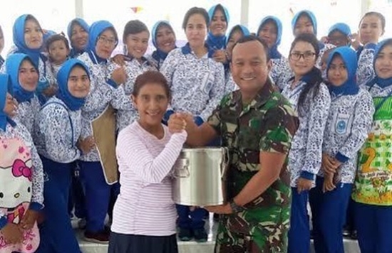 5 Potret kenangan Susi Pudjiastuti dengan Kolonel Laut Harry Setyawan