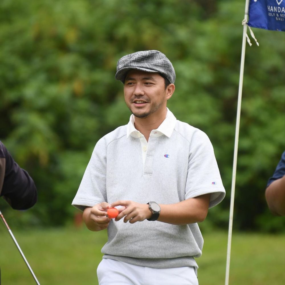 8 Seleb ganteng ini punya fobia unik, dari buah hingga kuku