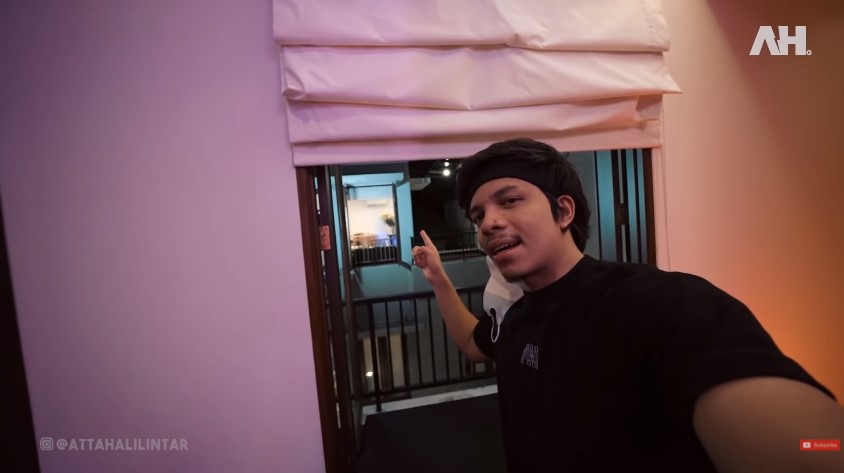 10 Momen dinner romantis Atta dan Aurel, suap-suapan dari jauh