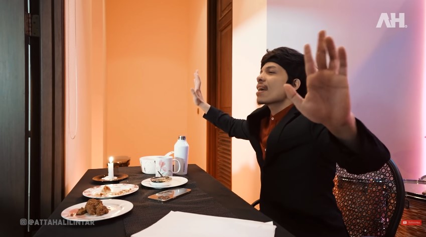 10 Momen dinner romantis Atta dan Aurel, suap-suapan dari jauh