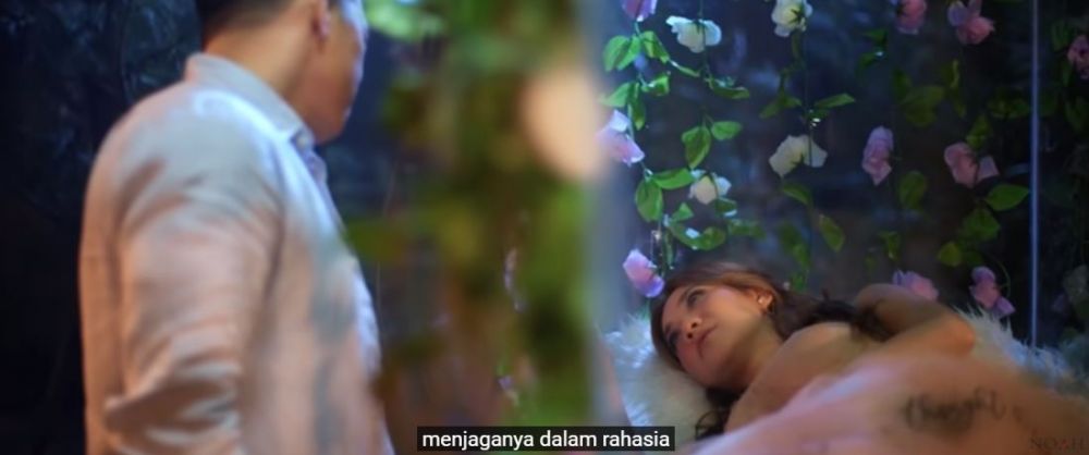 7 Adegan mesra klip Mencari Cinta, BCL peluk & usap wajah Ariel NOAH