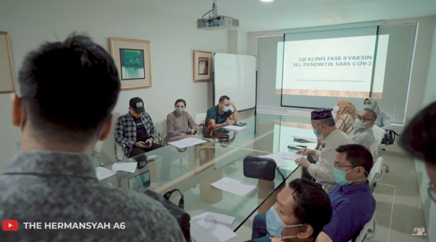7 Momen keluarga Ashanty suntik vaksin, ekspresi Anang curi perhatian