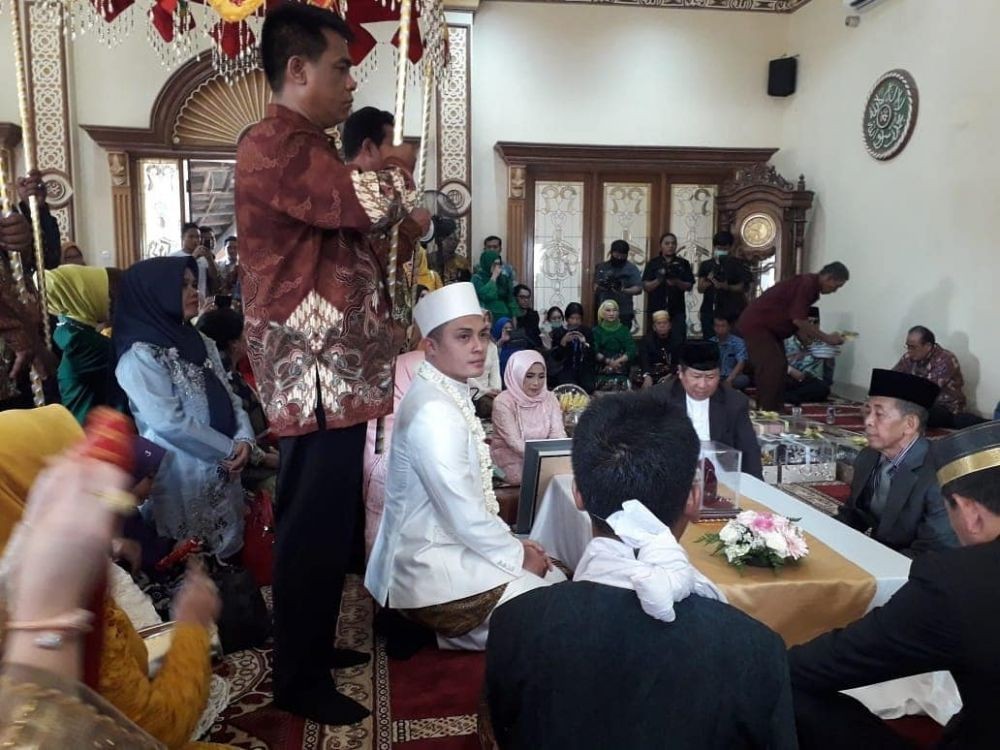 Anniversary ke-2, ini 8 potret lawas pernikahan Muzdalifah dan Fadel