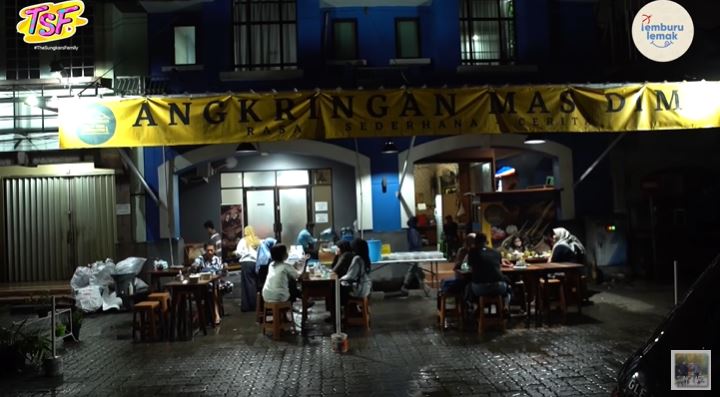 10 Potret angkringan milik Dimas Seto, suasananya cozy banget