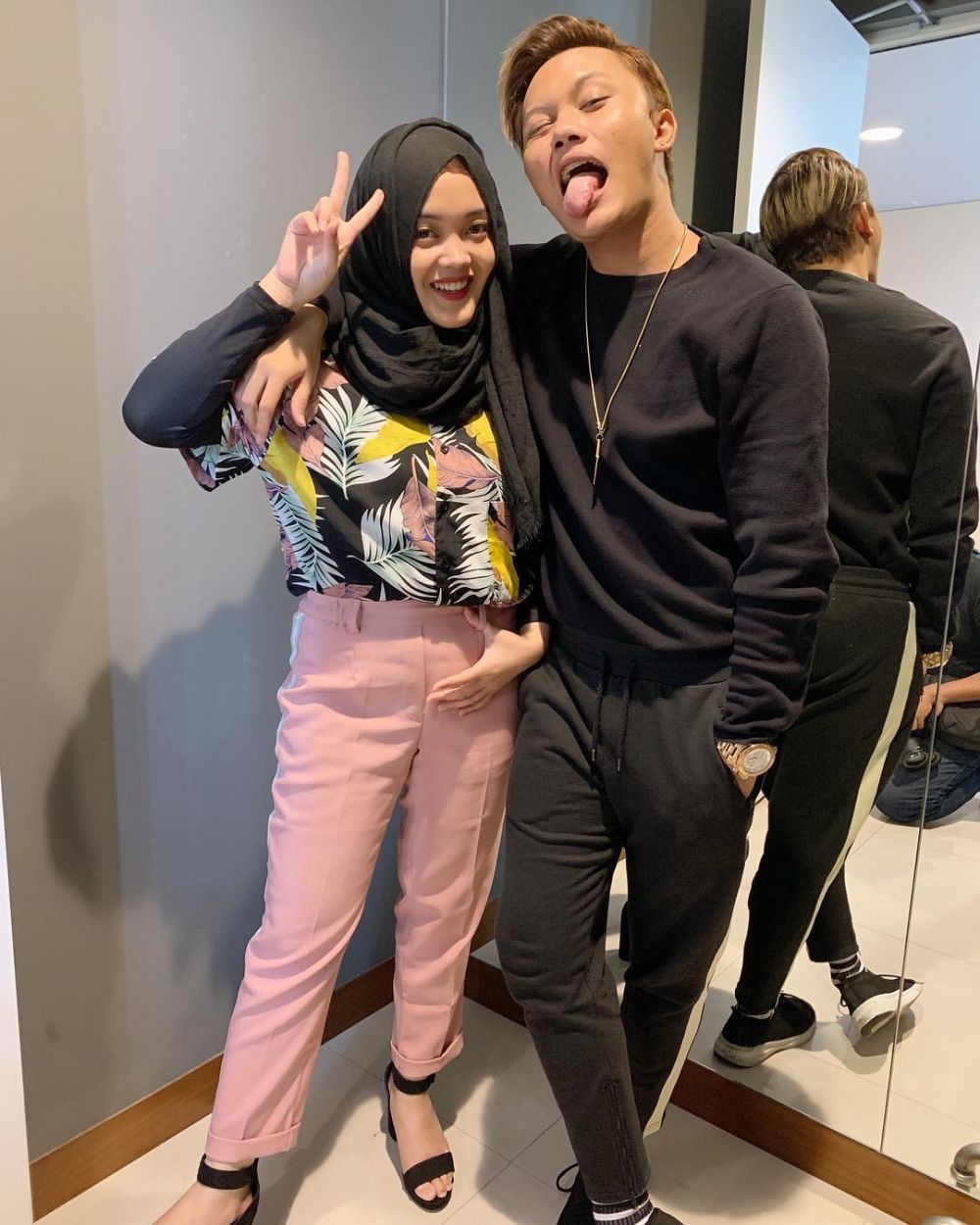 7 Cerita Rizky Febian soal keluarga, termasuk Nathalie Holscher