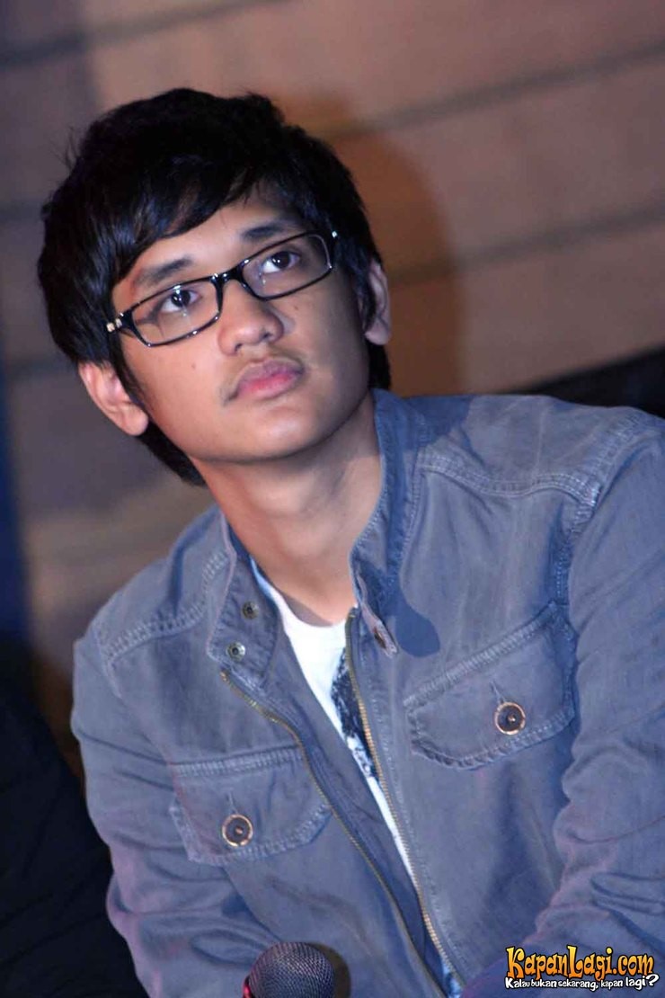 Potret awal karier 11 penyanyi solo pria, beda banget sama sekarang