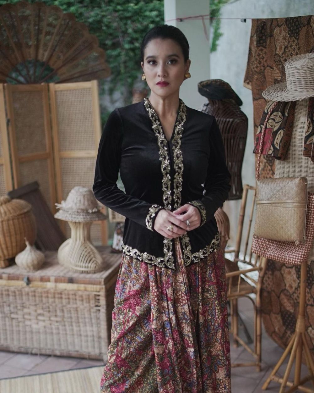 8 Potret Marcella Zalianty saat kenakan kebaya, anggun banget