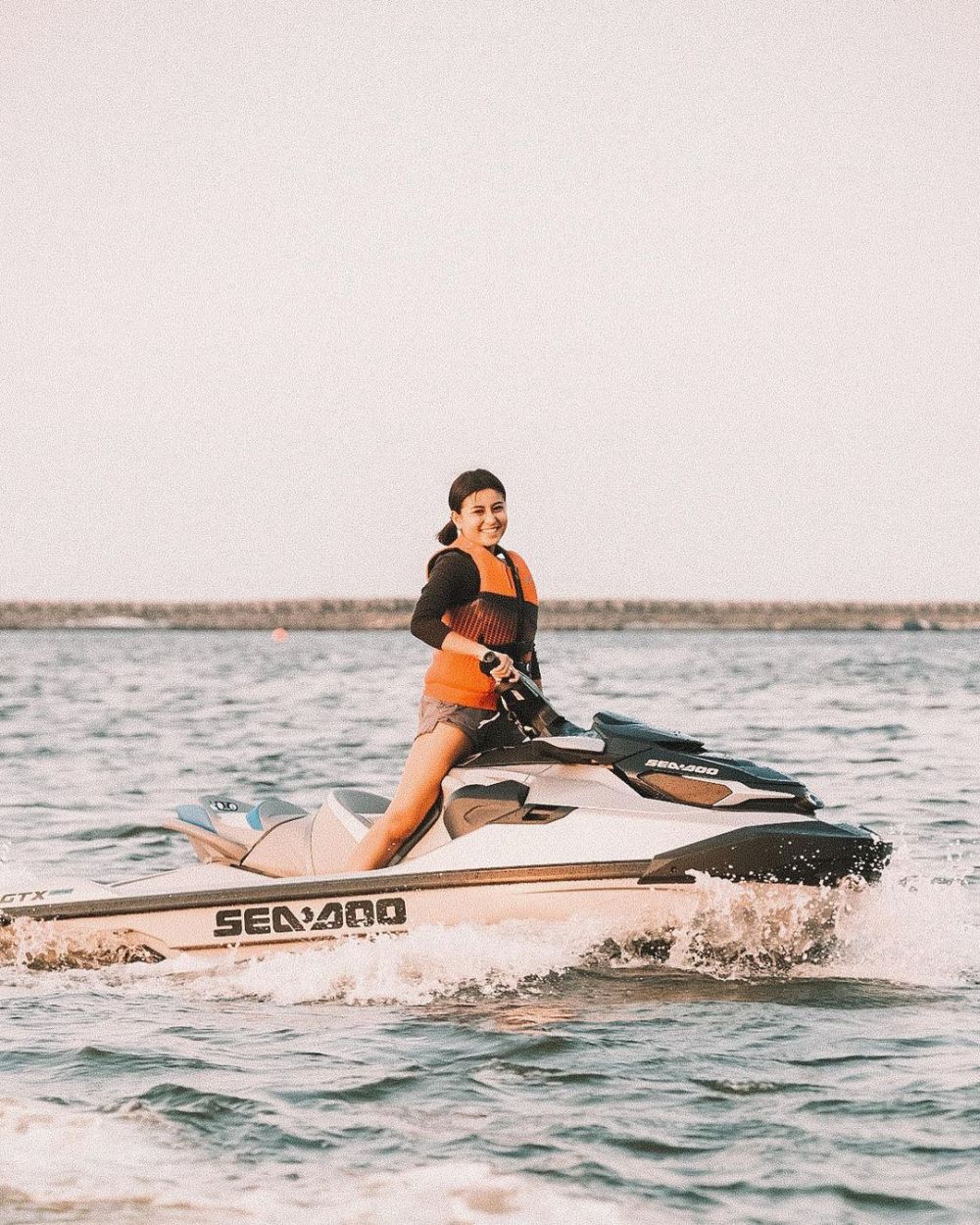 6 Potret jetski limited edition Awkarin, harganya capai Rp 500 juta