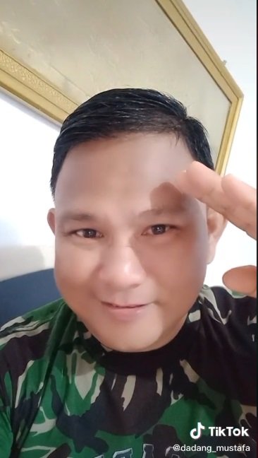 Viral pengguna TikTok mirip dengan Menhan Prabowo ketika muda
