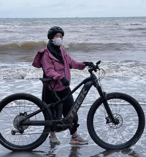 8 Gaya Chacha Frederica saat olahraga, hoodienya curi perhatian