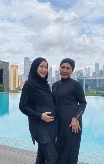 8 Gaya Chacha Frederica saat olahraga, hoodienya curi perhatian