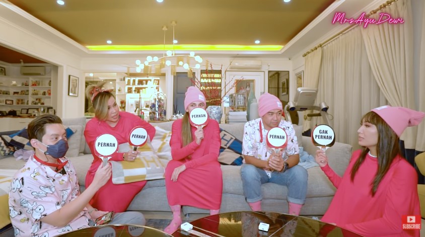 8 Momen reuni Geng Menteri Ceria, Ayu Dewi bagi-bagi baju