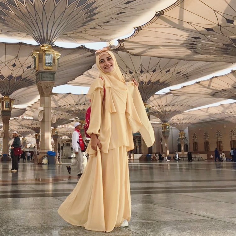 Gaya anggun 15 pedangdut saat kenakan hijab, meneduhkan