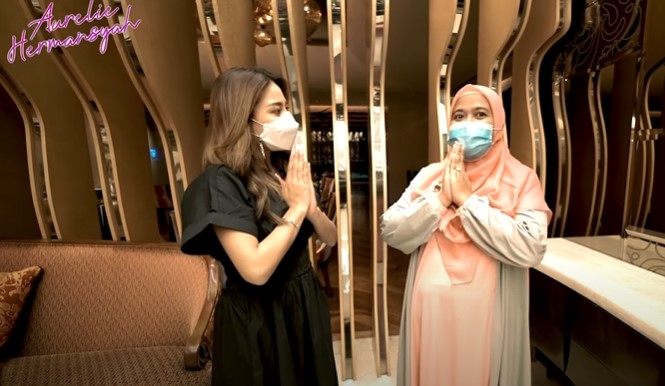 Intip 7 momen Aurel Hermansyah bertemu dan nongkrong bareng fans