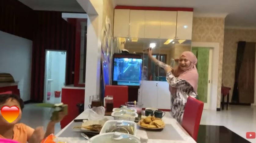 8 Momen buka puasa Sule dan Nathalie Holscher, menunya curi perhatian