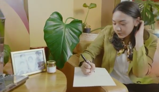 Putri Tanjung blak-blakan isi ATM, 'hanya' miliaran rupiah