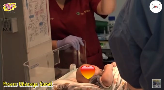 10 Momen anak Zaskia Sungkar disunat, bikin Irwansyah hampir menangis