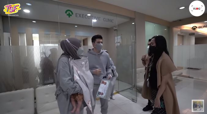 10 Momen anak Zaskia Sungkar disunat, bikin Irwansyah hampir menangis